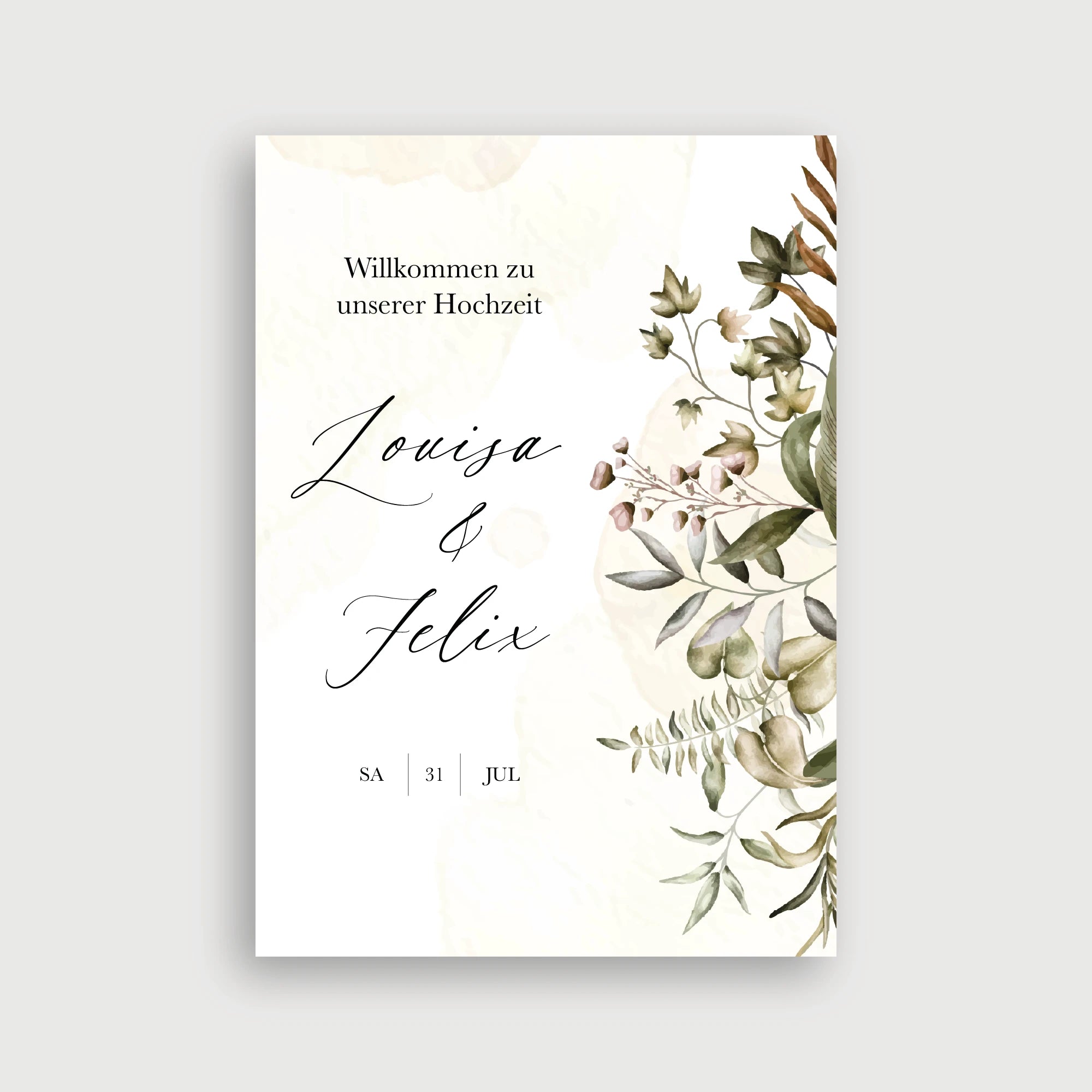 Willkommensschild Hochzeit Seelengrün Variante 1 – üppiges Greenery-Bouquet mit tropischen Blättern, zarten Blüten und gedrehten Zweigen in Sage Green und Olive auf cremefarbenem Hintergrund